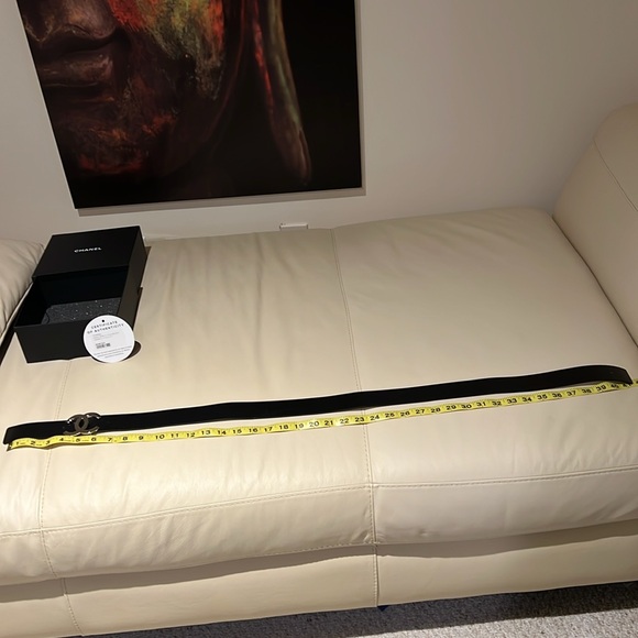 Chanel White/ Black reversible belt. Comes with box, dust bag & COA. - Picture 10 of 12